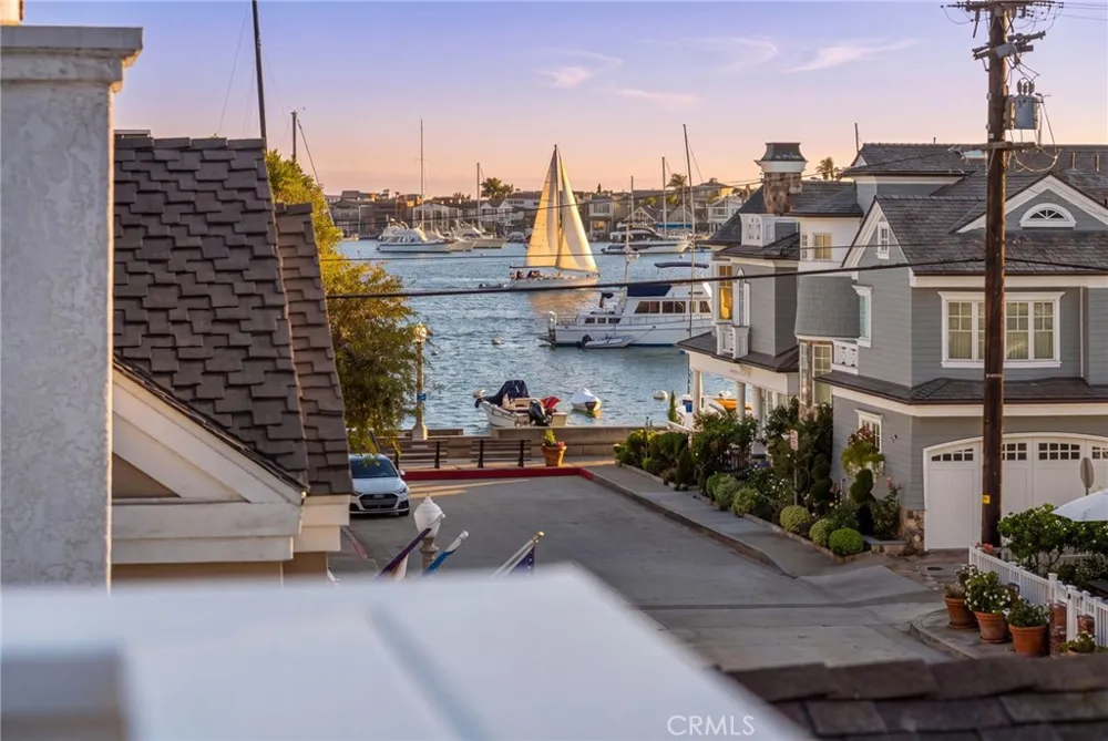 118 Sapphire Newport Beach, CA 92662