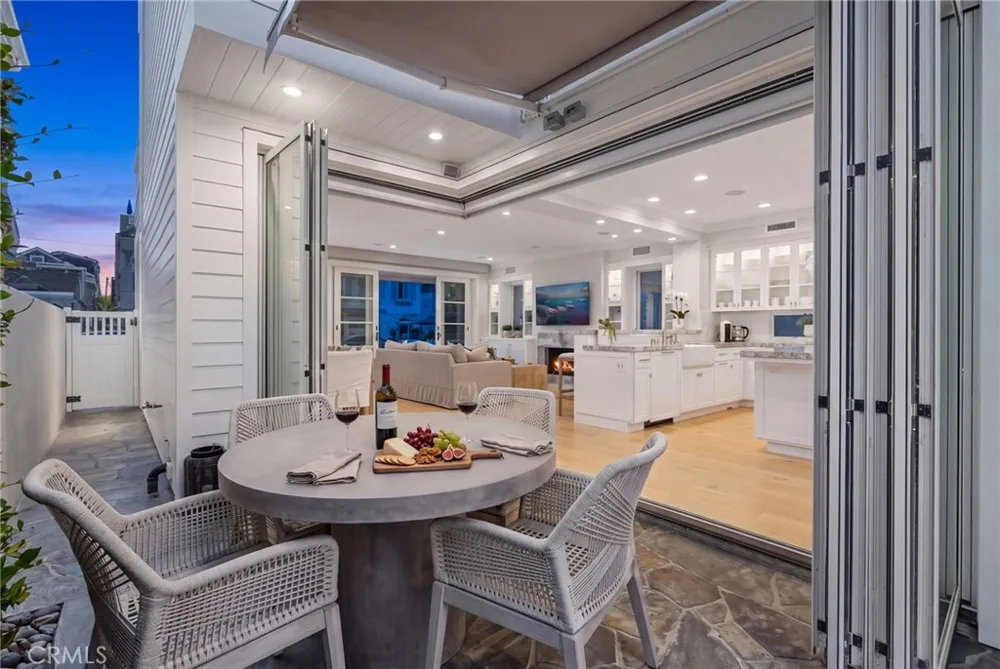 118 Sapphire Newport Beach, CA 92662