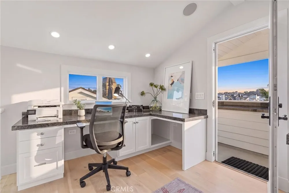 118 Sapphire Newport Beach, CA 92662