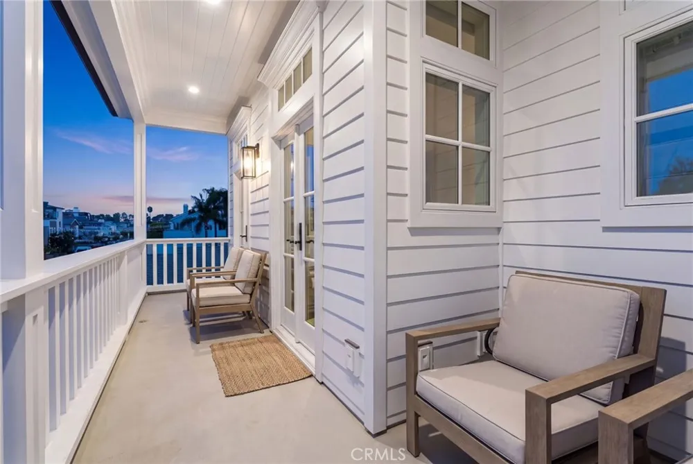 118 Sapphire Newport Beach, CA 92662