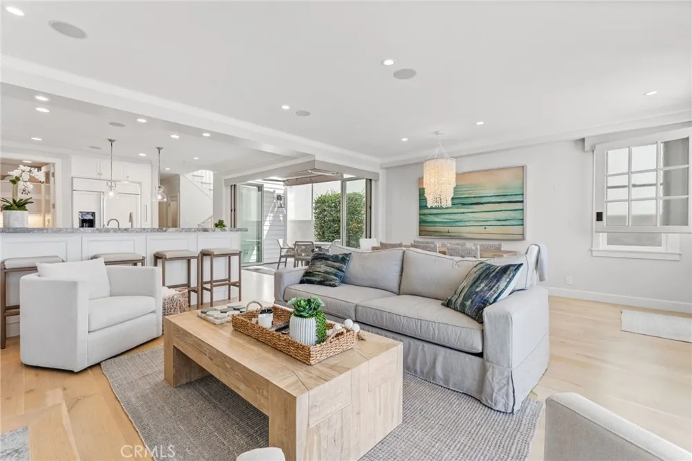 118 Sapphire Newport Beach, CA 92662