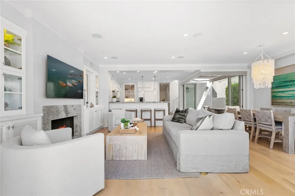 118 Sapphire Newport Beach, CA 92662