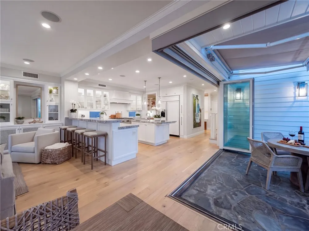 118 Sapphire Newport Beach, CA 92662