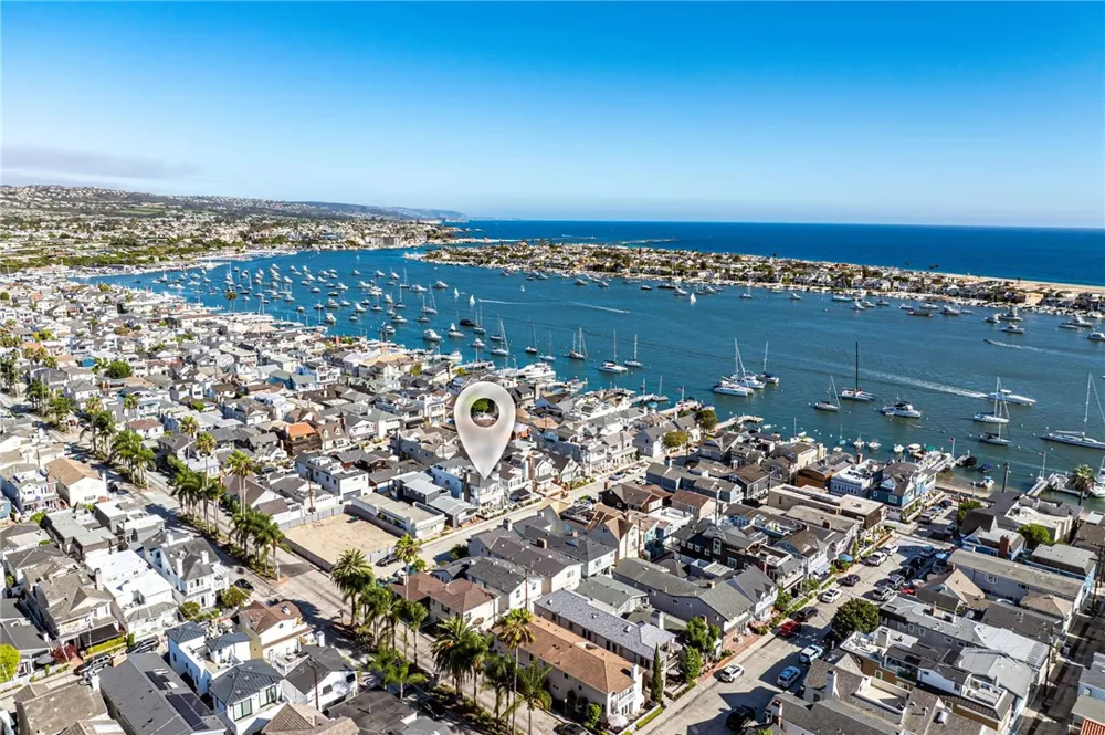118 Sapphire Newport Beach, CA 92662