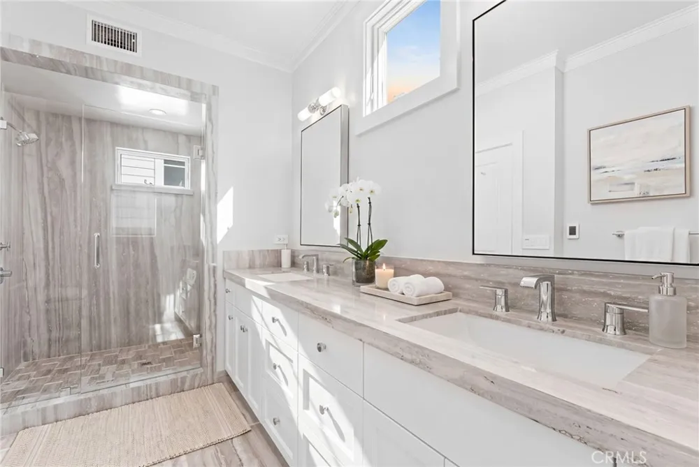 118 Sapphire Newport Beach, CA 92662