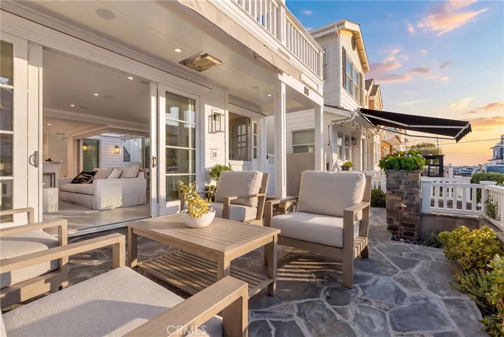 118 Sapphire Newport Beach, CA 92662