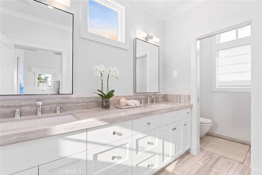 118 Sapphire Newport Beach, CA 92662