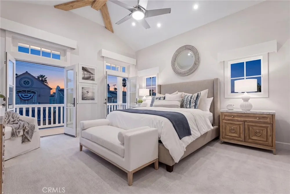 118 Sapphire Newport Beach, CA 92662