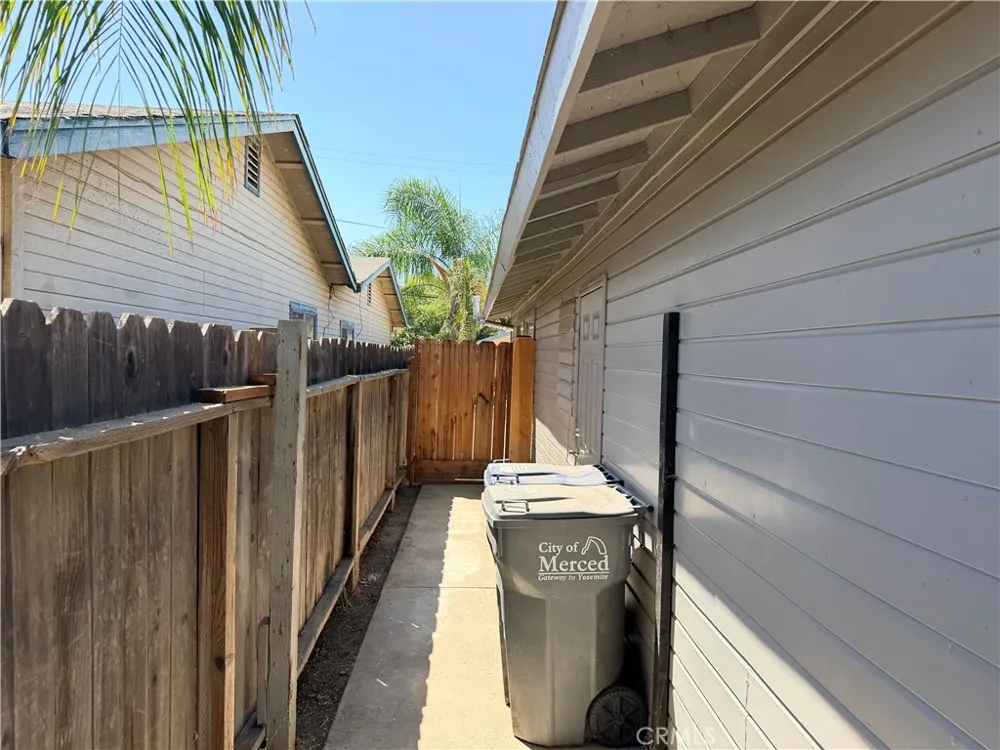 268 E 10th Merced, CA 95341