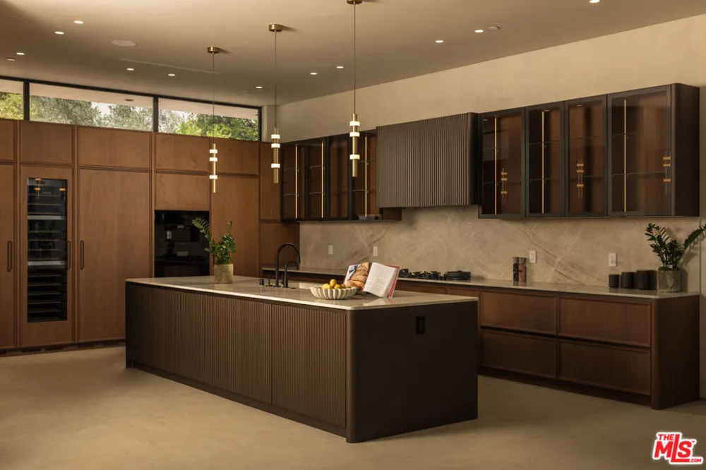 9262 Thrush Way Los Angeles, CA 90069