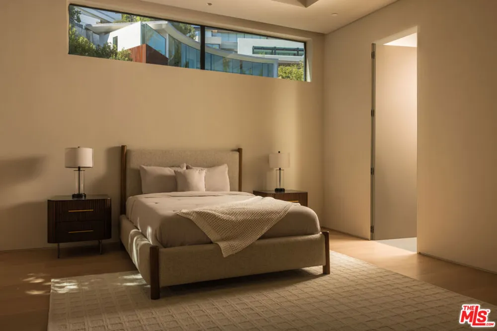 9262 Thrush Way Los Angeles, CA 90069