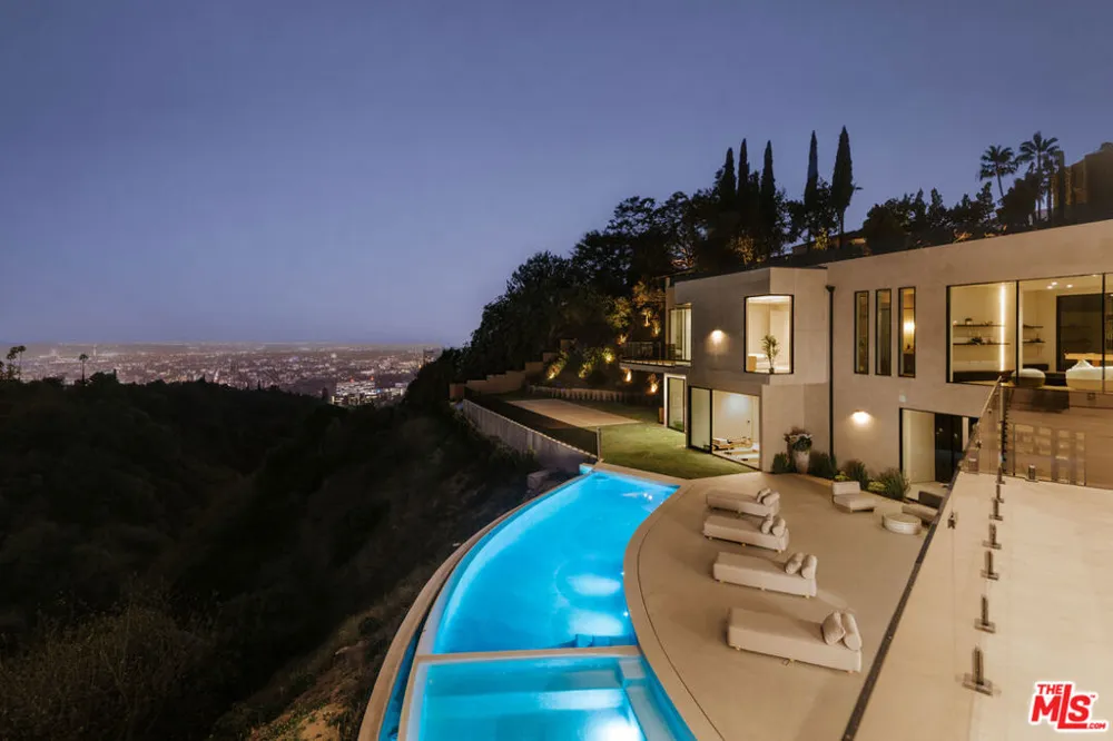 9262 Thrush Way Los Angeles, CA 90069