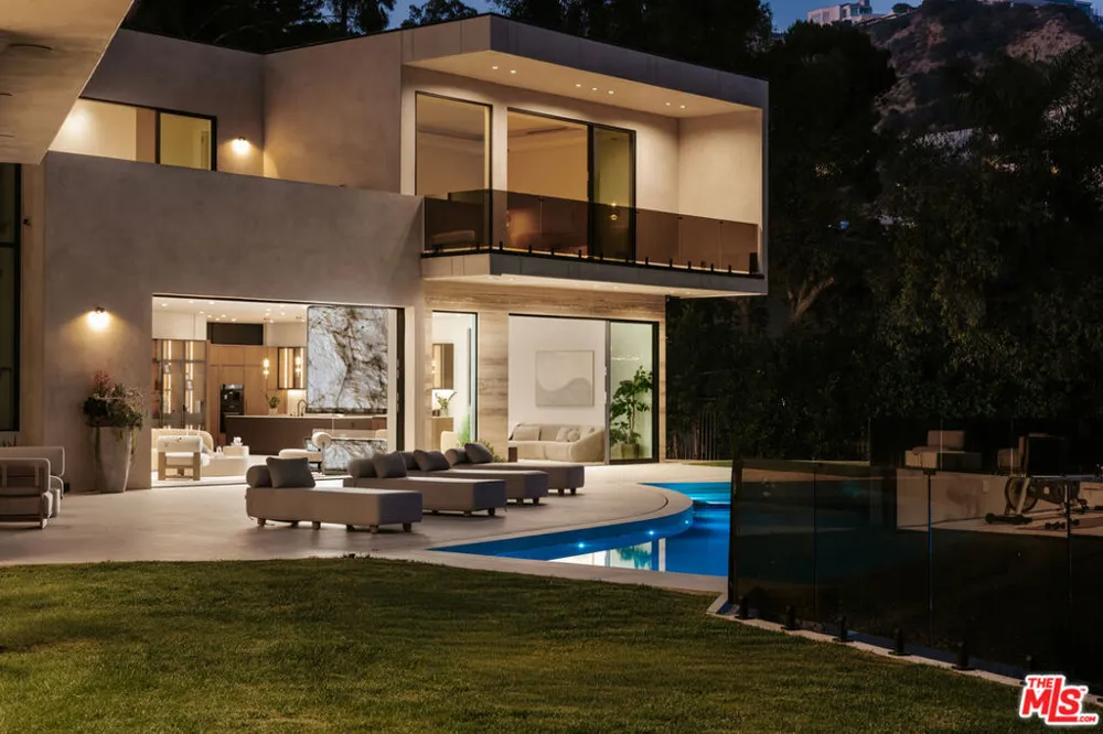 9262 Thrush Way Los Angeles, CA 90069