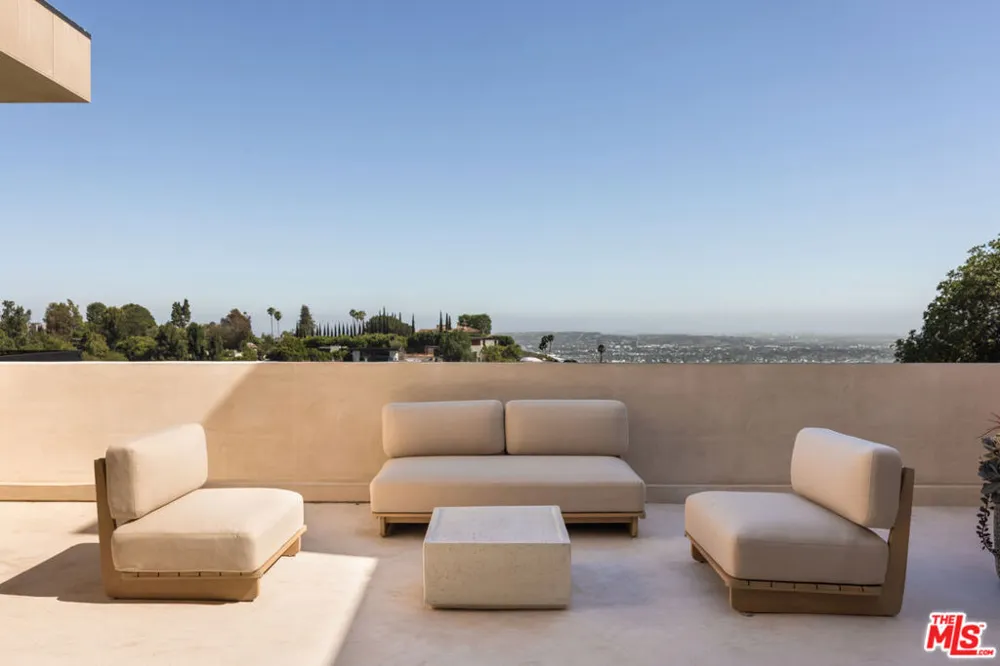 9262 Thrush Way Los Angeles, CA 90069