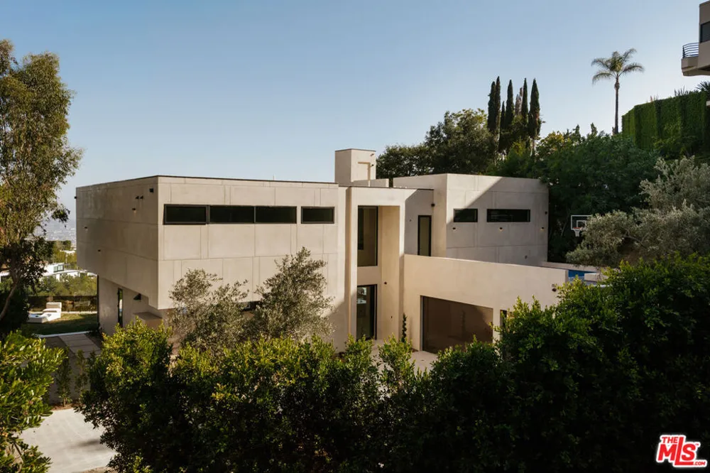 9262 Thrush Way Los Angeles, CA 90069