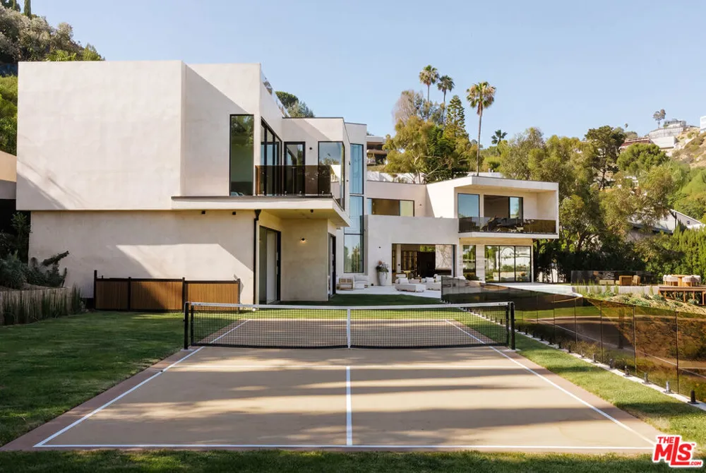 9262 Thrush Way Los Angeles, CA 90069