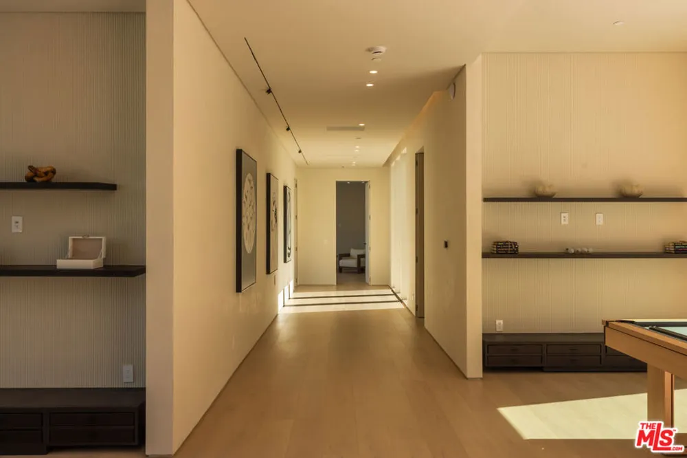9262 Thrush Way Los Angeles, CA 90069