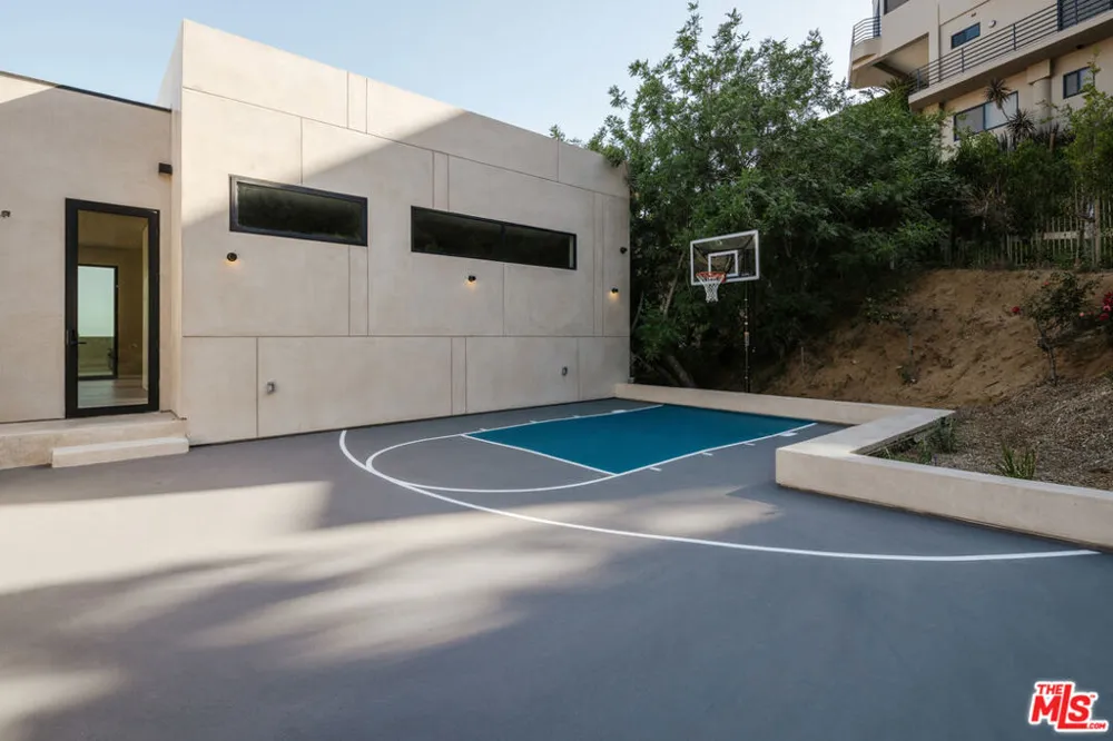 9262 Thrush Way Los Angeles, CA 90069