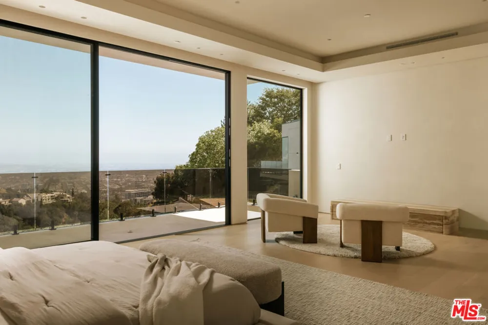 9262 Thrush Way Los Angeles, CA 90069