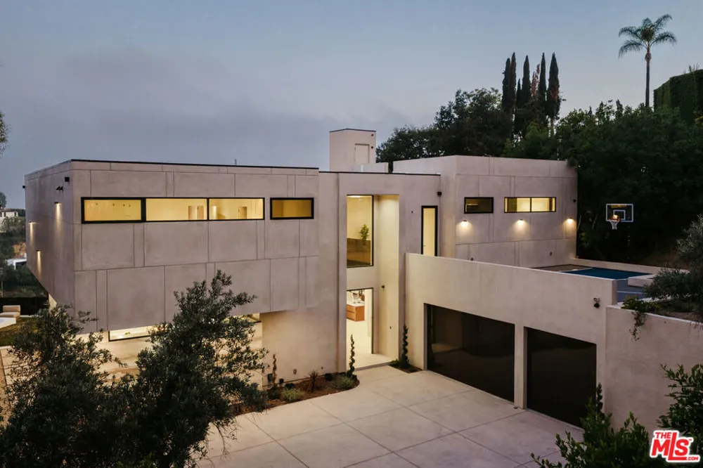 9262 Thrush Way Los Angeles, CA 90069