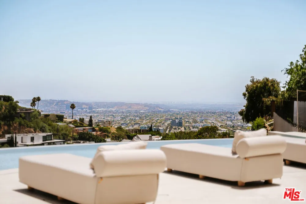 9262 Thrush Way Los Angeles, CA 90069