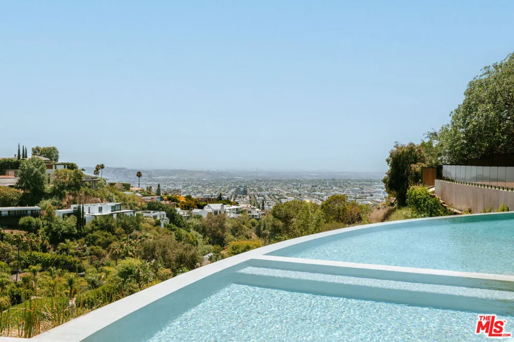 9262 Thrush Way Los Angeles, CA 90069