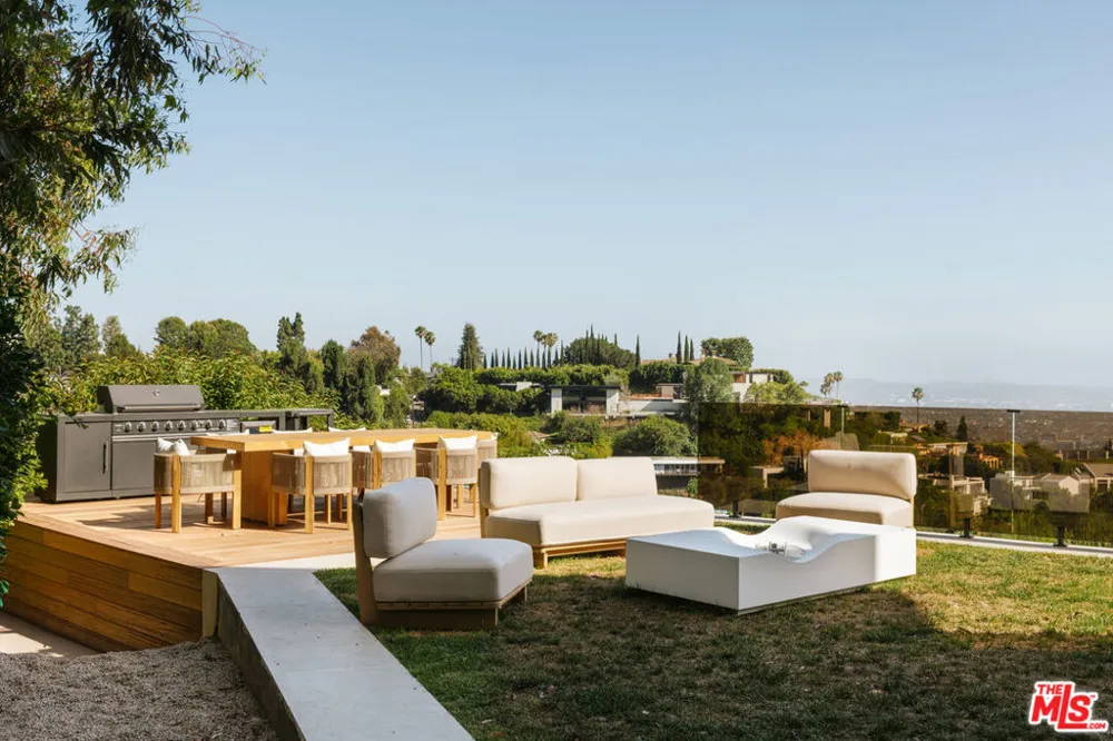 9262 Thrush Way Los Angeles, CA 90069