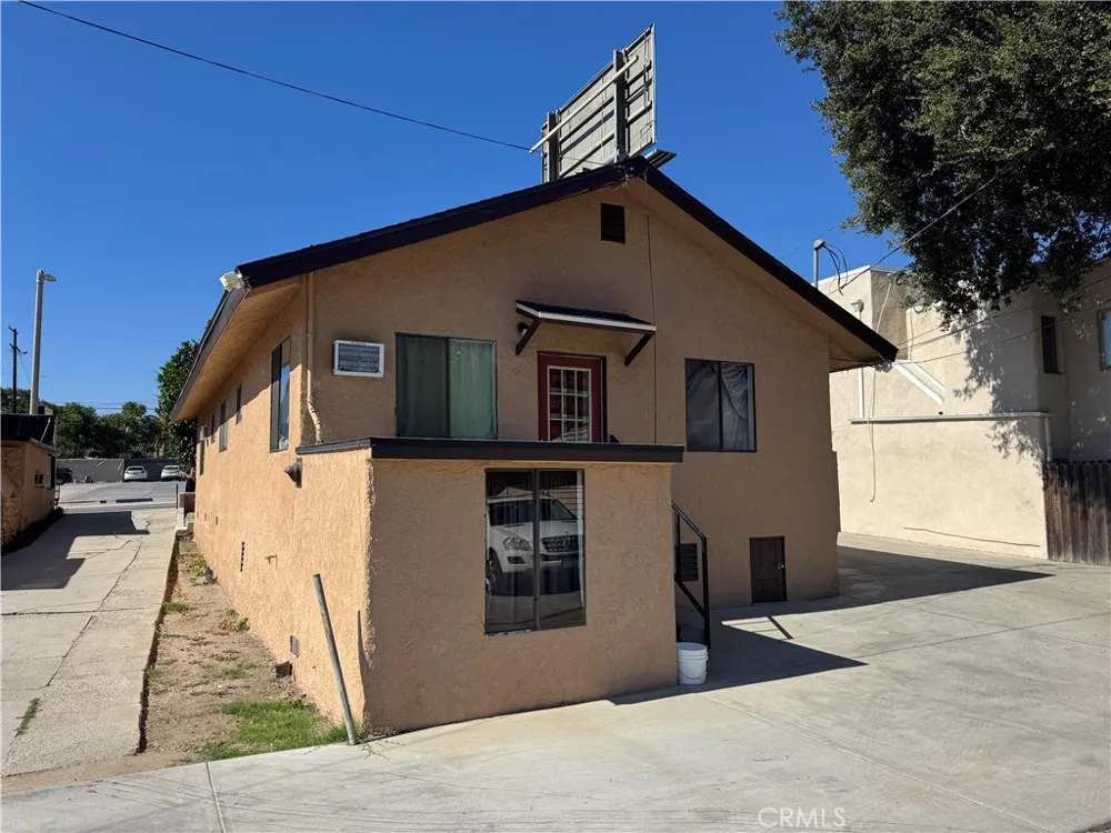 6938 Foothill Boulevard Tujunga, CA 91042