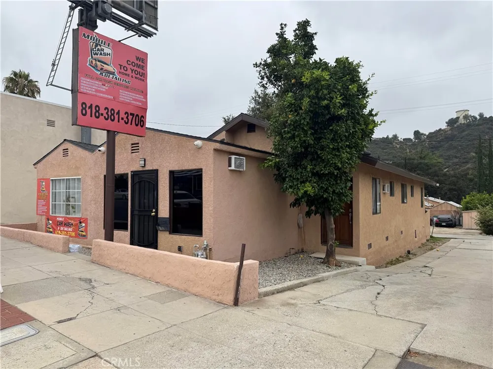 6938 Foothill Boulevard Tujunga, CA 91042