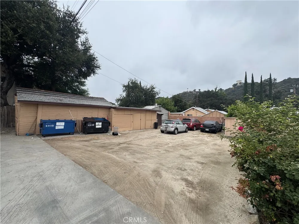 6938 Foothill Boulevard Tujunga, CA 91042