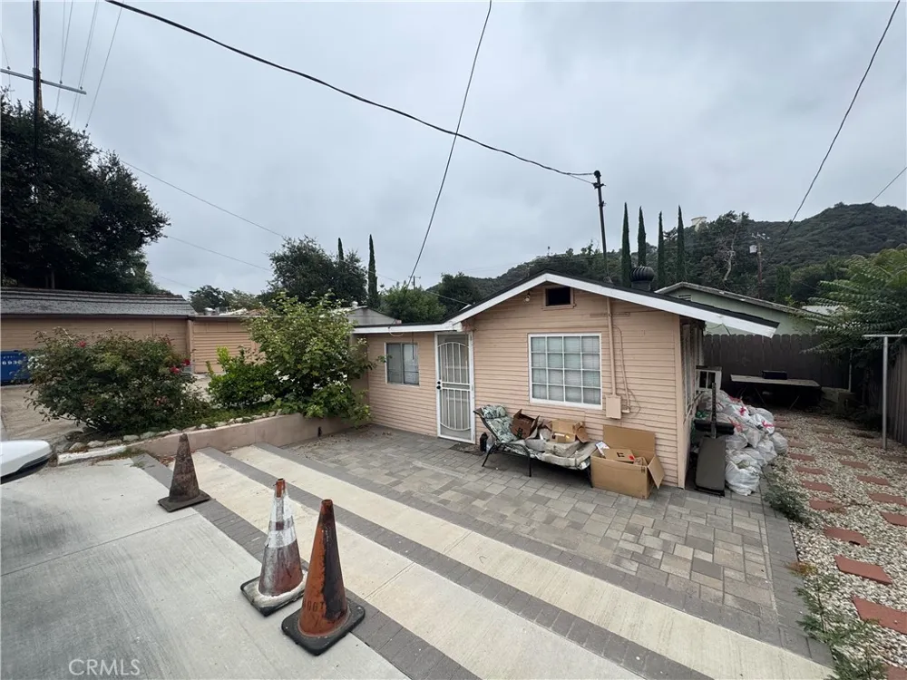 6938 Foothill Boulevard Tujunga, CA 91042
