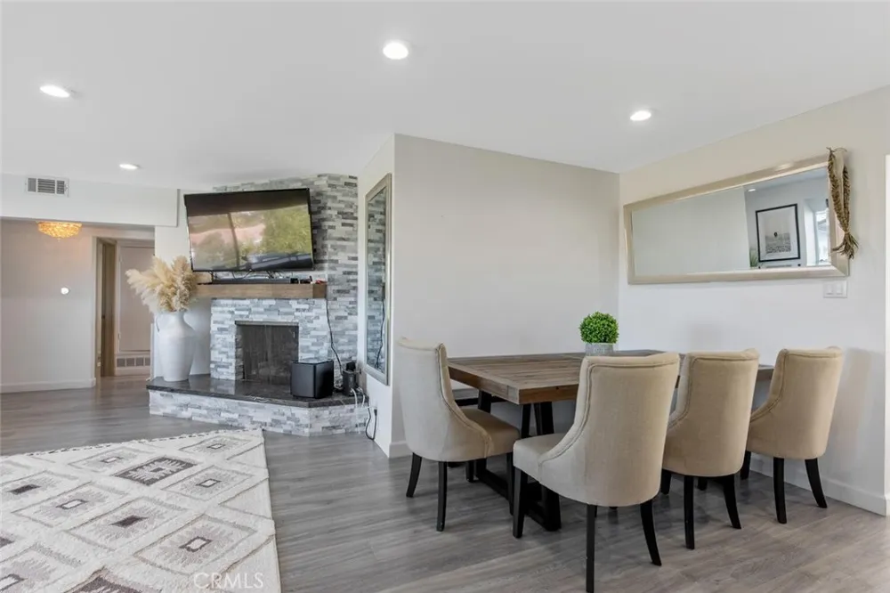 22444 Venido Woodland Hills, CA 91364