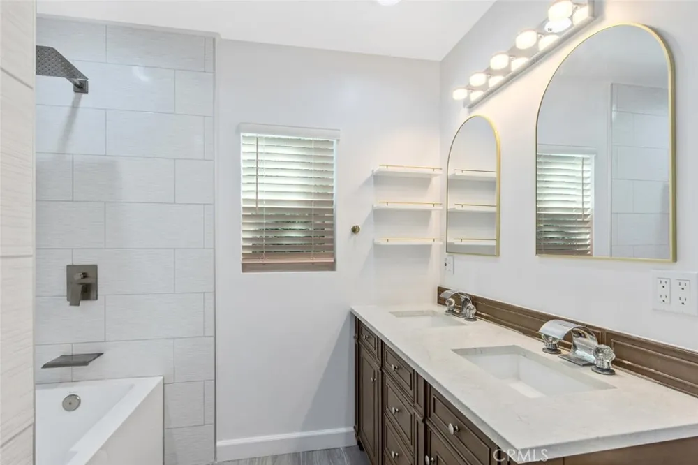 22444 Venido Woodland Hills, CA 91364