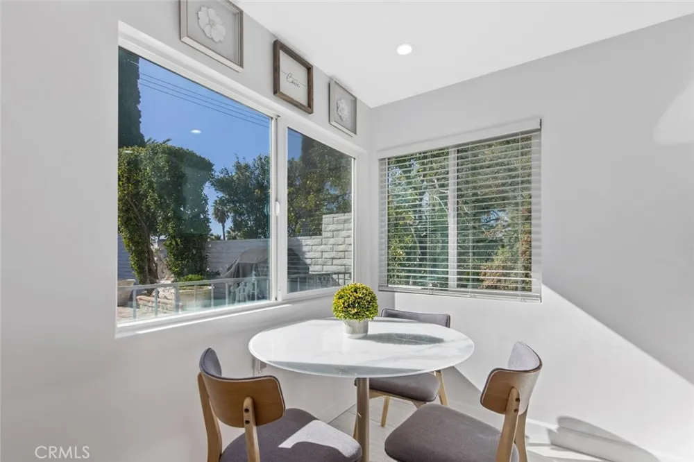 22444 Venido Woodland Hills, CA 91364
