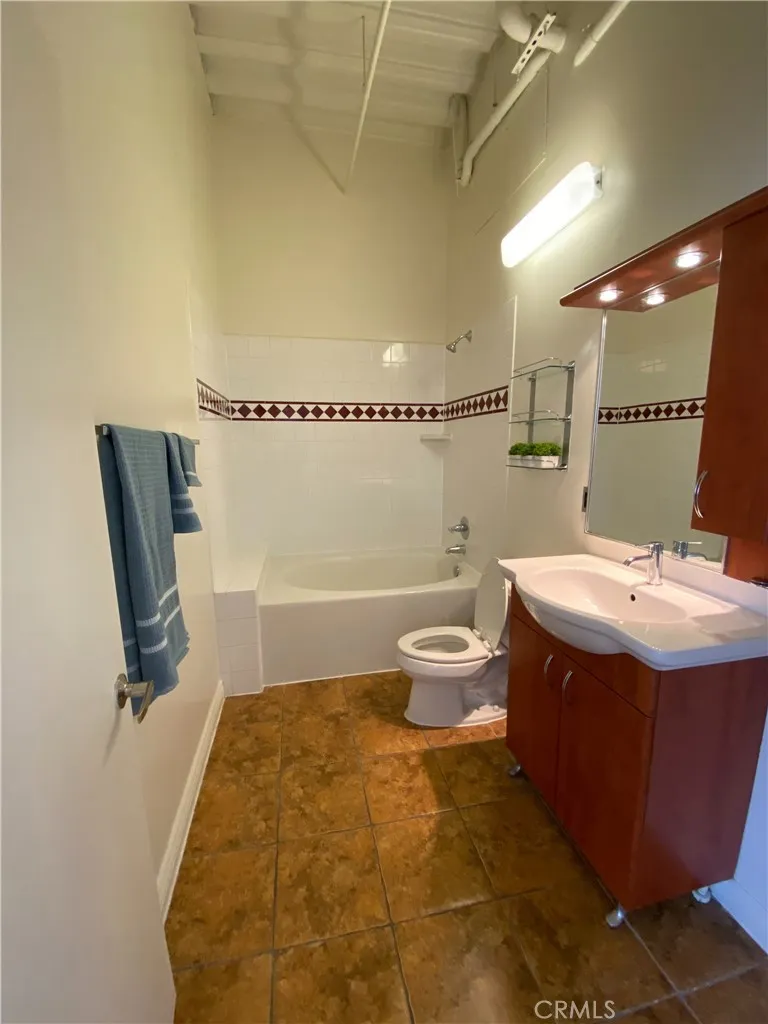 312 W 5th Street #202 Los Angeles, CA 90013