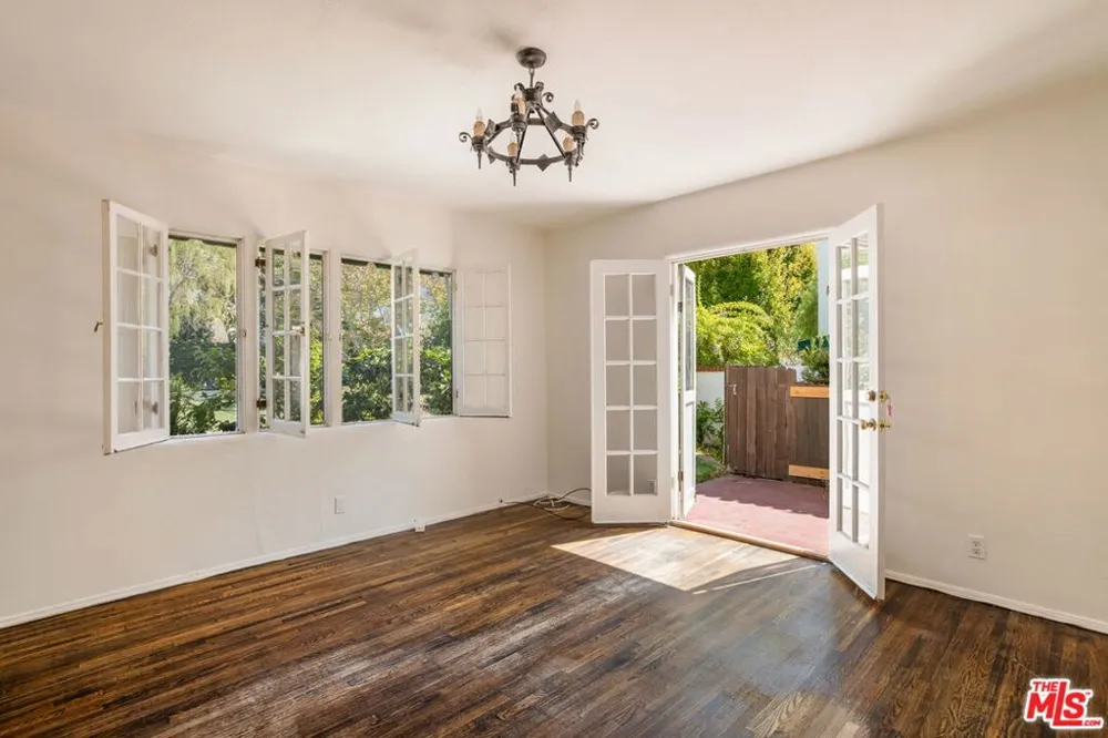 1007 Matilija Road Glendale, CA 91202