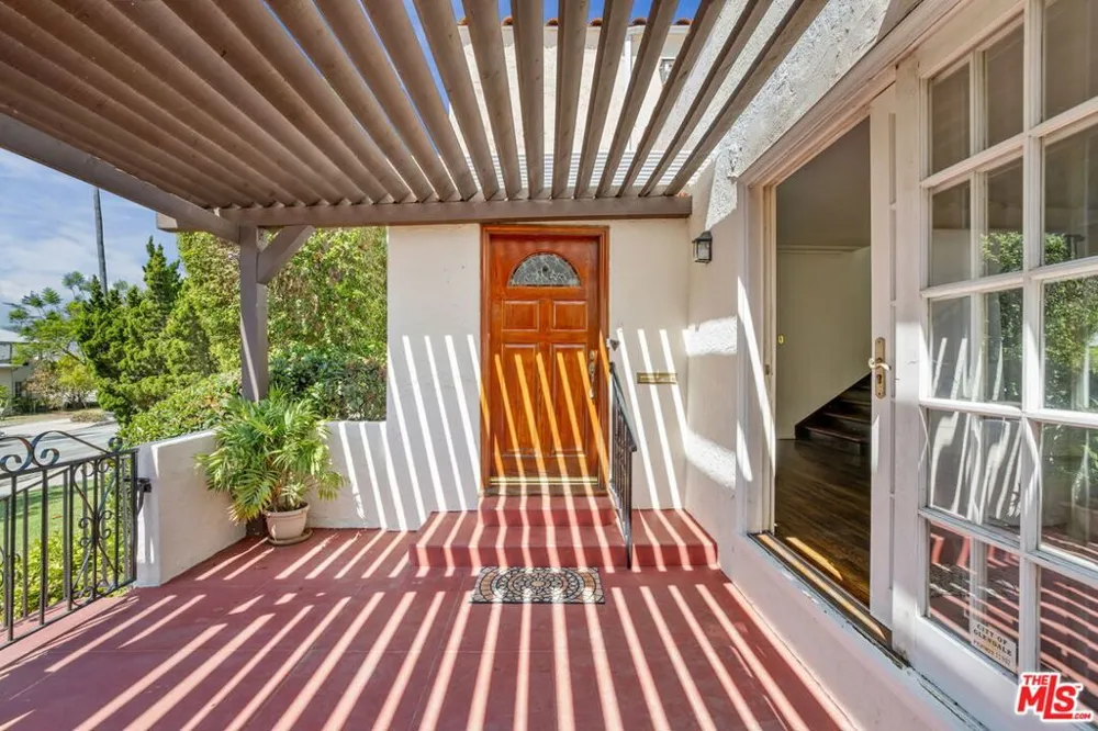 1007 Matilija Road Glendale, CA 91202