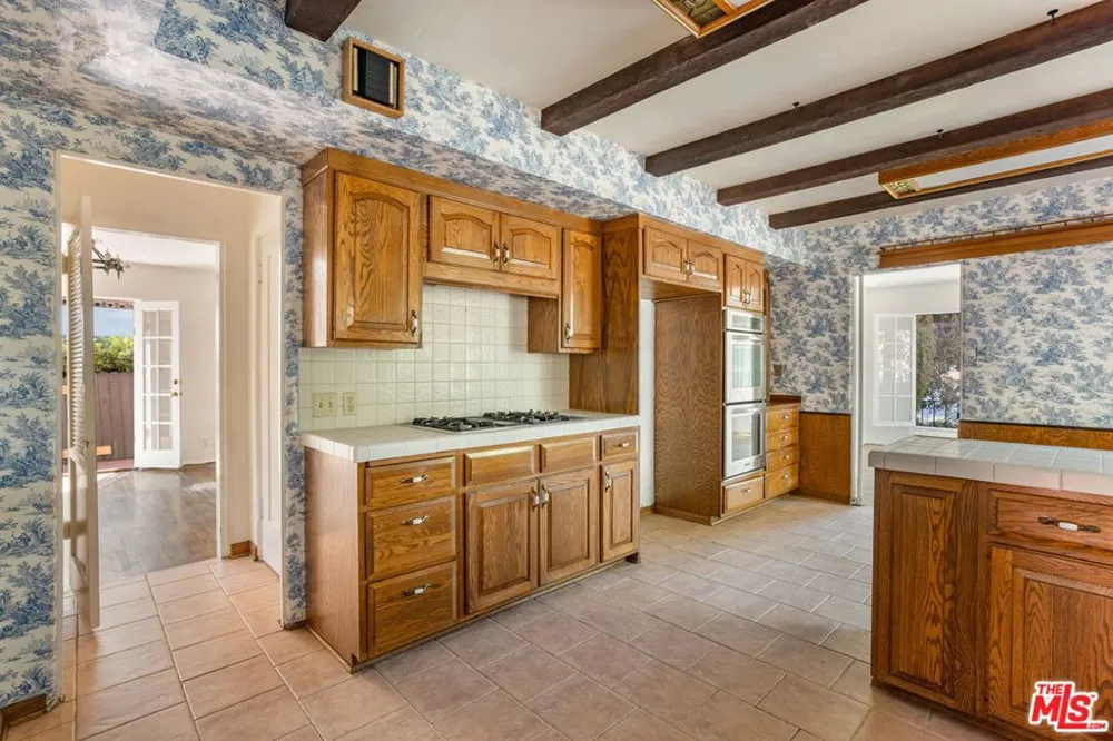 1007 Matilija Road Glendale, CA 91202