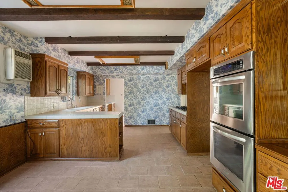 1007 Matilija Road Glendale, CA 91202