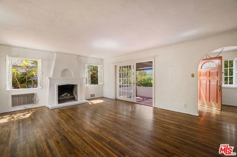 1007 Matilija Road Glendale, CA 91202