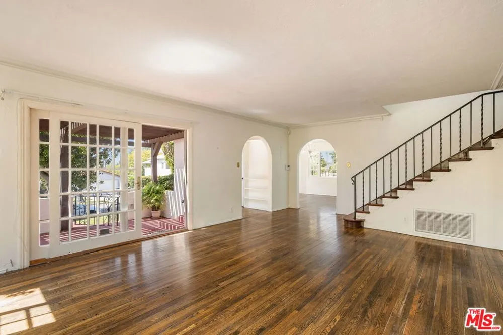 1007 Matilija Road Glendale, CA 91202