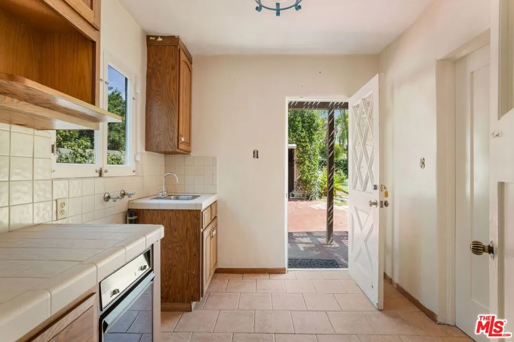 1007 Matilija Road Glendale, CA 91202