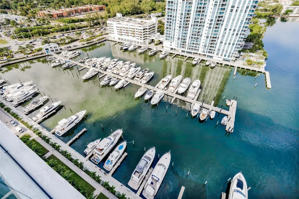 17301 Biscayne Blvd #1105 North Miami Beach, FL 33160