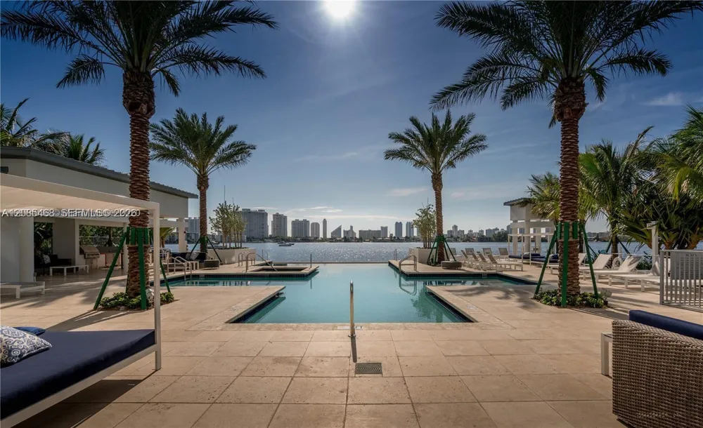 17301 Biscayne Blvd #1105 North Miami Beach, FL 33160