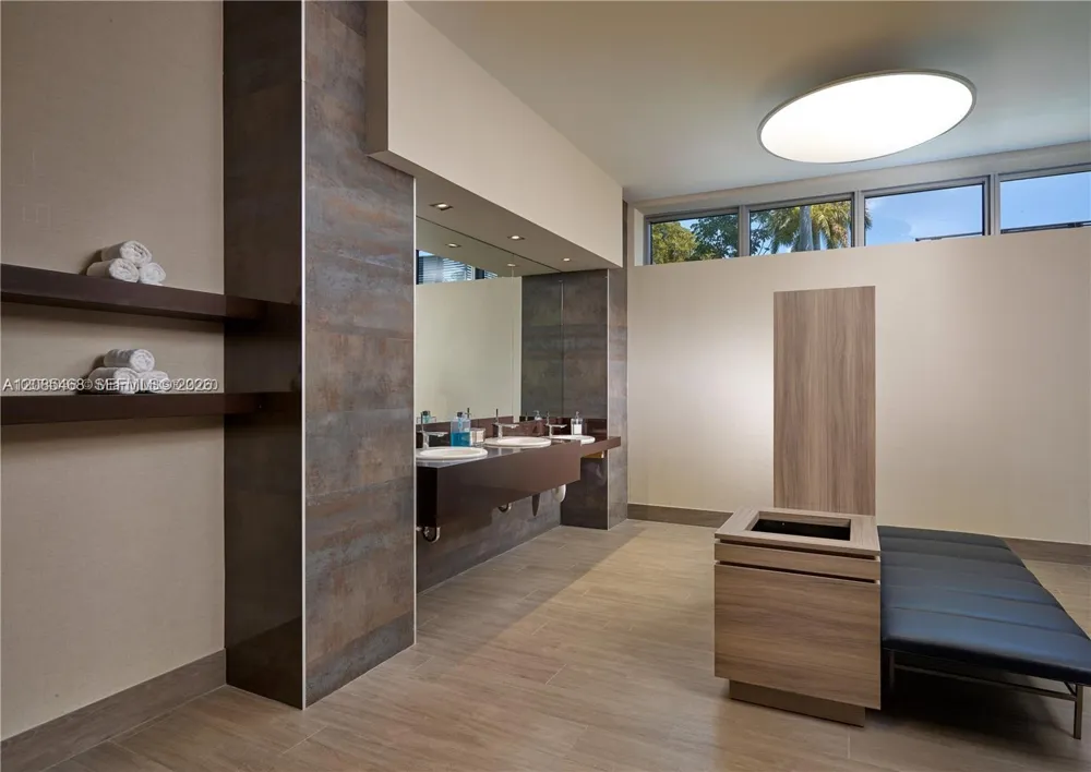 17301 Biscayne Blvd #1105 North Miami Beach, FL 33160