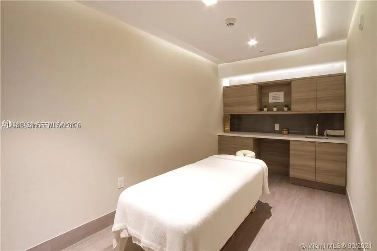 17301 Biscayne Blvd #1105 North Miami Beach, FL 33160