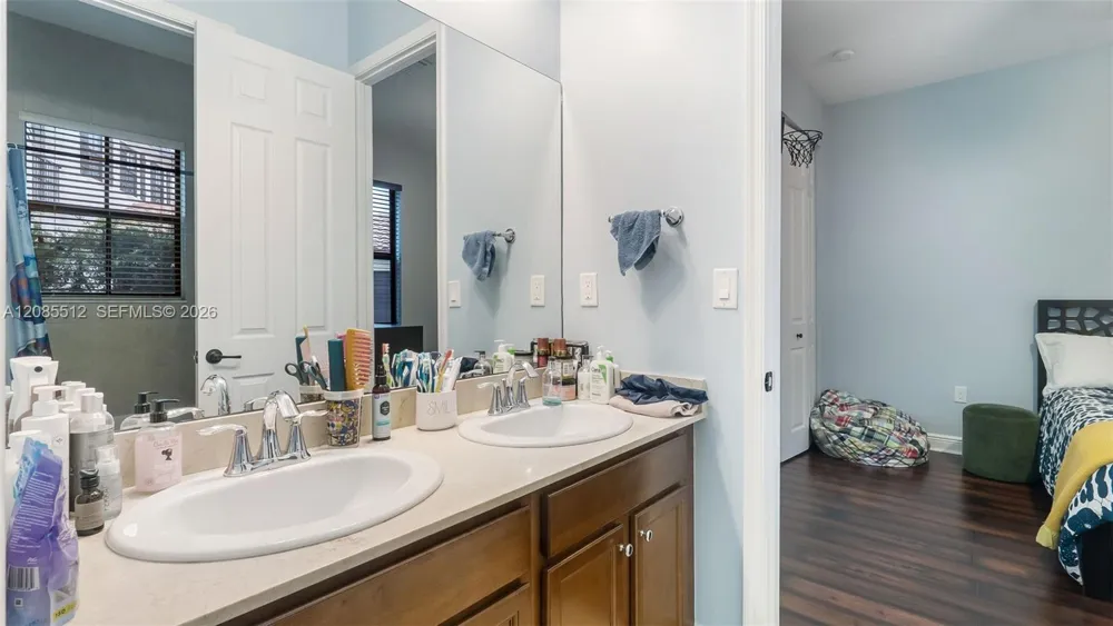 2660 NW 84th Way Cooper City, FL 33024