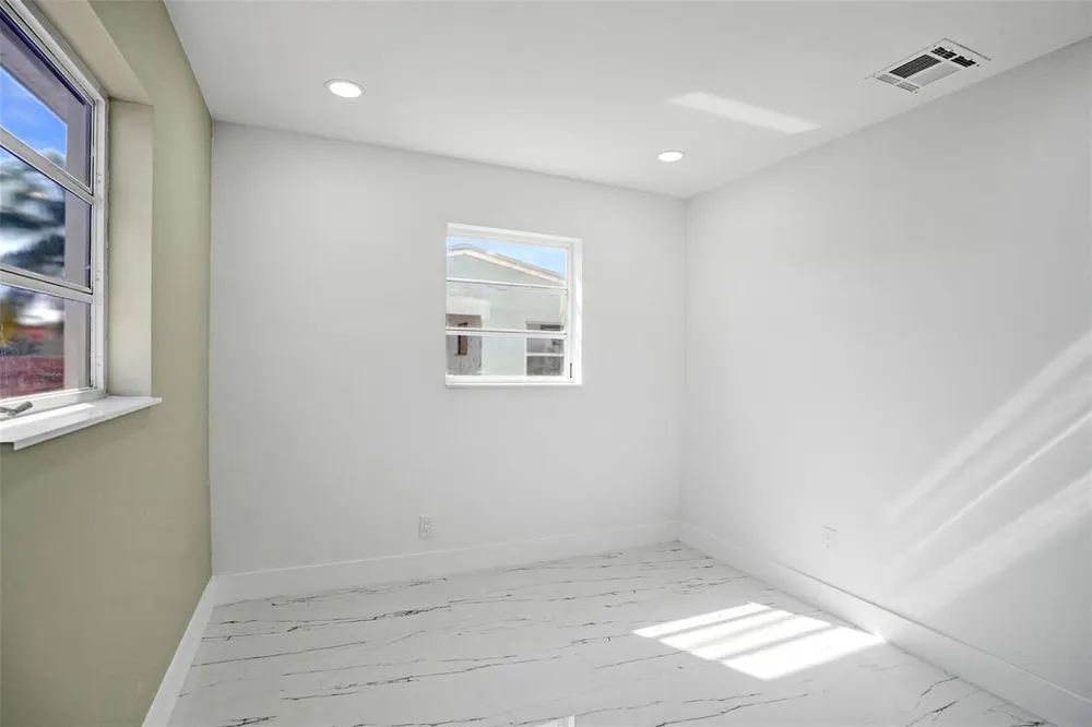 1437 SW 1ST AVENUE Deerfield Beach, FL 33441