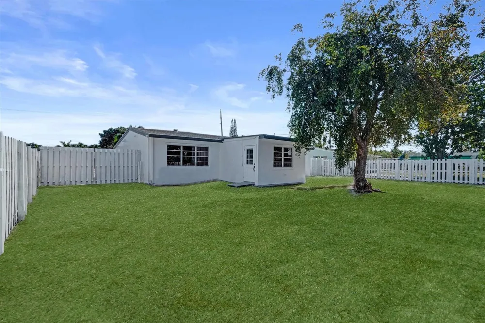 1437 SW 1ST AVENUE Deerfield Beach, FL 33441
