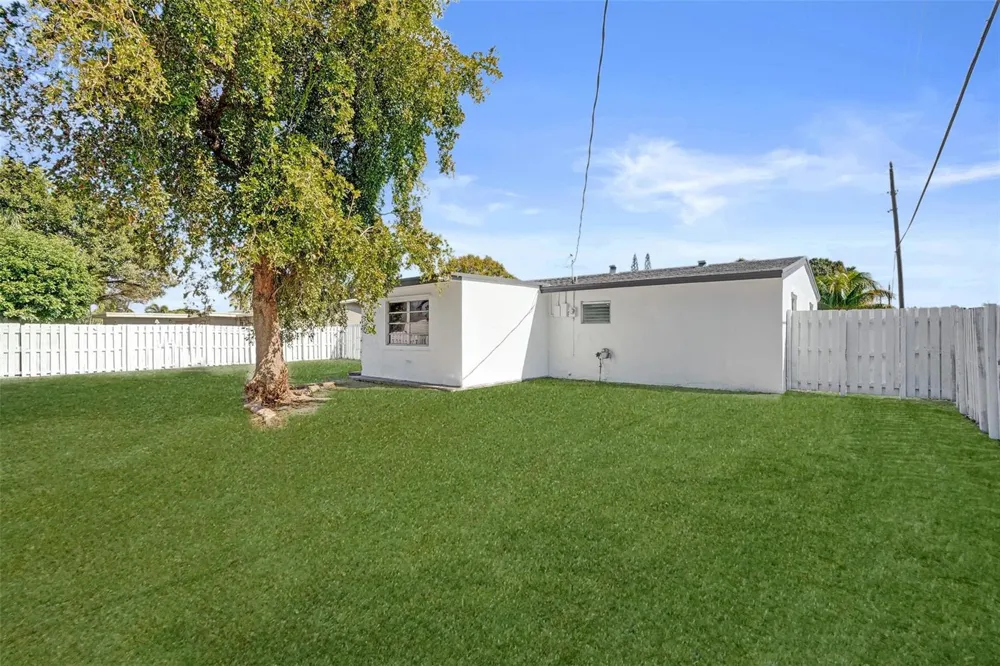 1437 SW 1ST AVENUE Deerfield Beach, FL 33441